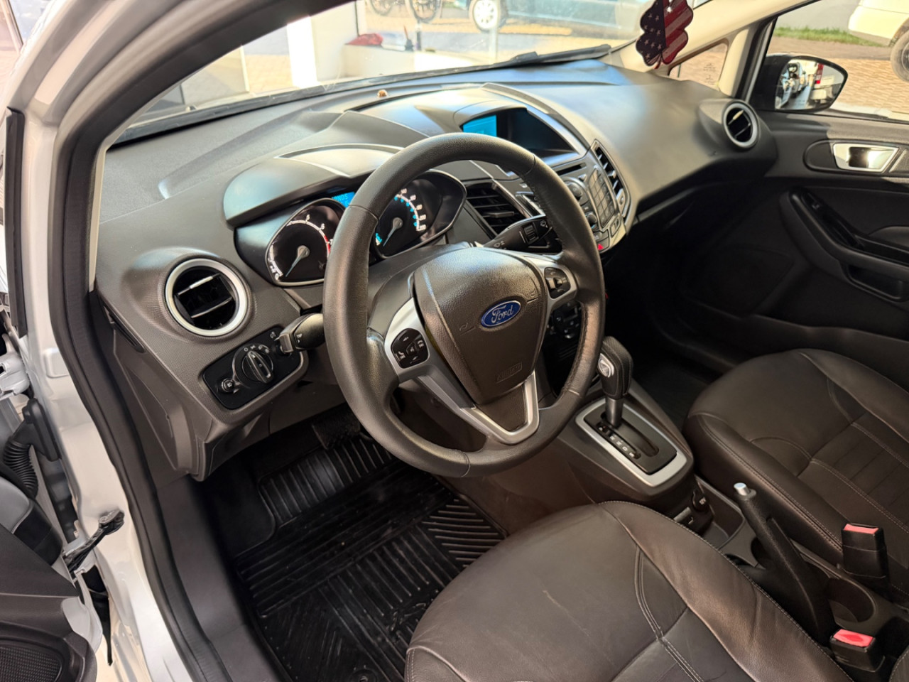 FORD Fiesta Hatch 1.6 16V 4P FLEX TITANIUM POWERSHIFT AUTOMÁTICO