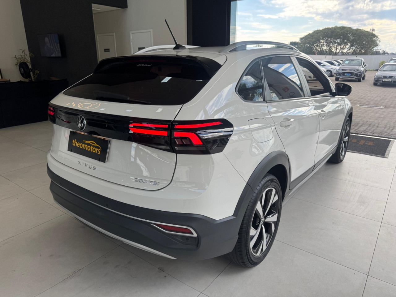 VOLKSWAGEN Nivus 1.0 4P FLEX 200 TSI HIGHLINE TURBO AUTOMÁTICO