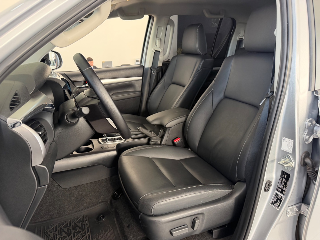 TOYOTA Hilux Caminhonete 2.8 16V SRV 4X4 DIESEL CABINE DUPLA AUTOMÁTICO