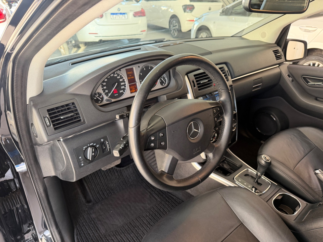 MERCEDES-BENZ B 180 1.7 4P AUTOMÁTICO