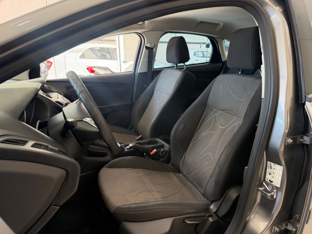 FORD Focus Sedan 2.0 16V 4P FLEX SE POWERSHIFT AUTOMÁTICO