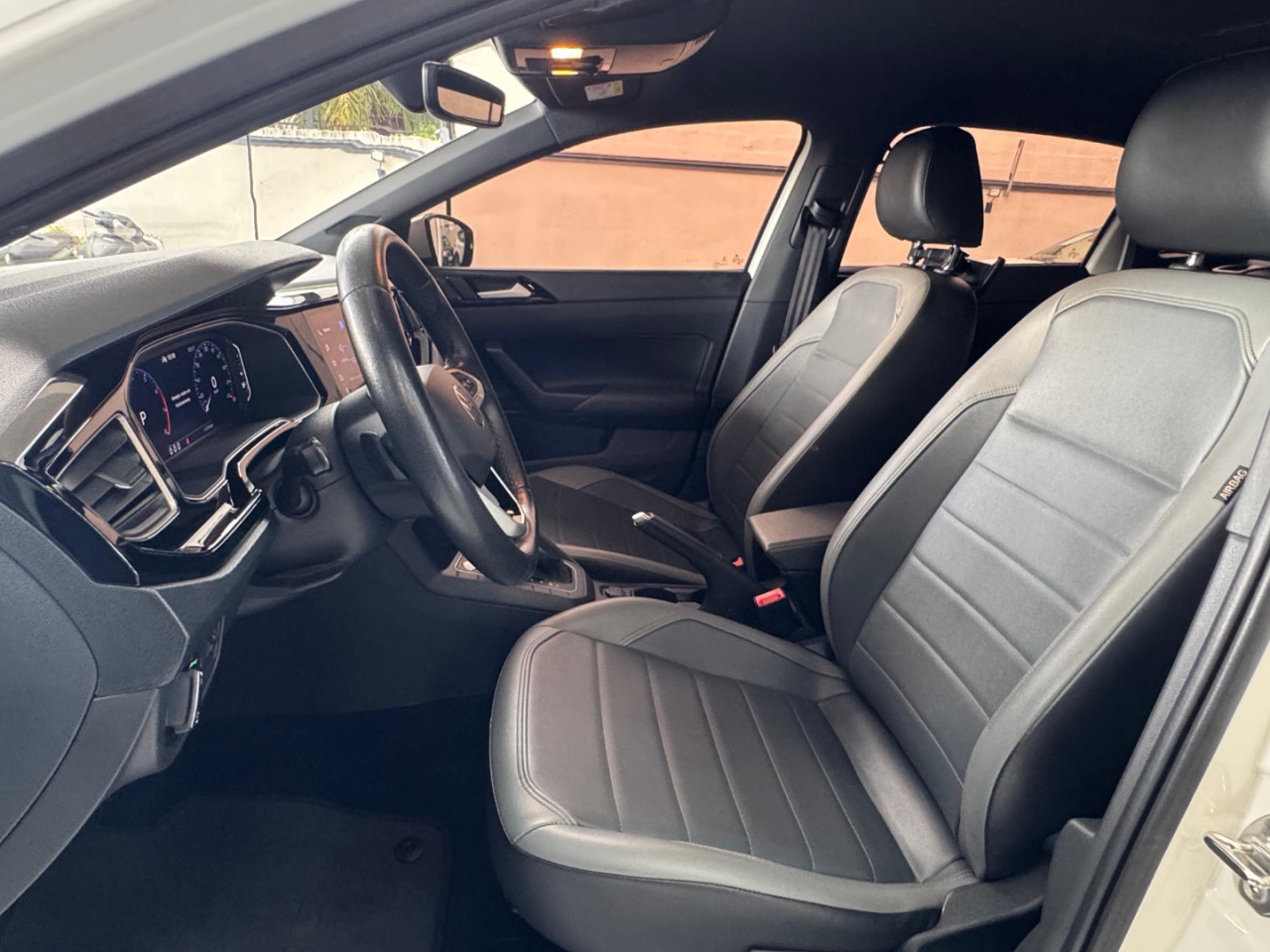 VOLKSWAGEN Nivus 1.0 4P FLEX 200 TSI HIGHLINE TURBO AUTOMÁTICO