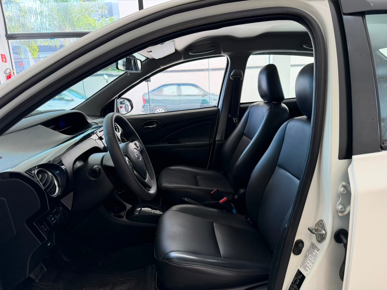 TOYOTA Etios Sedan 1.5 16V 4P FLEX X PLUS AUTOMÁTICO