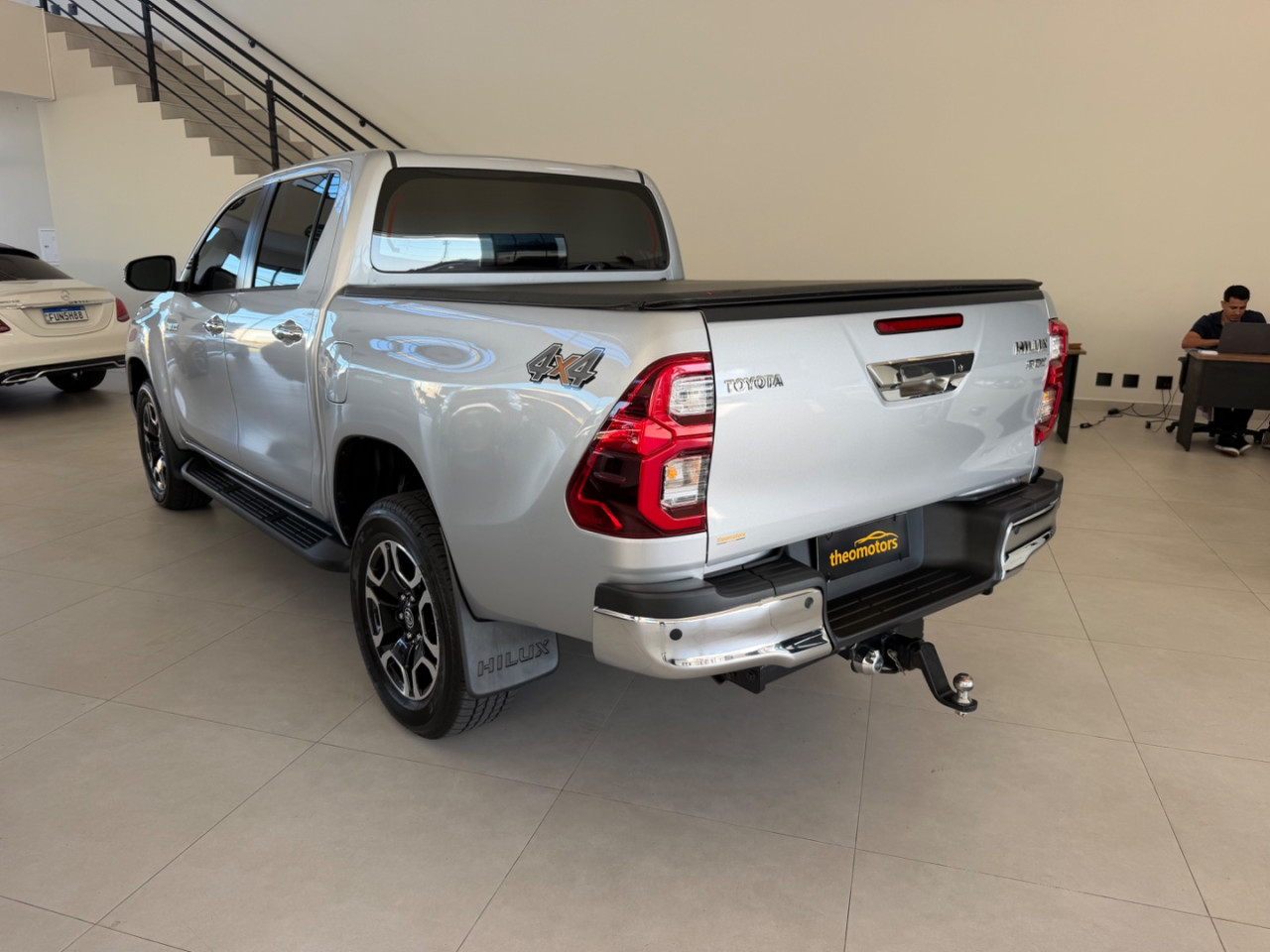 TOYOTA Hilux Caminhonete 2.8 16V SRV 4X4 DIESEL CABINE DUPLA AUTOMÁTICO