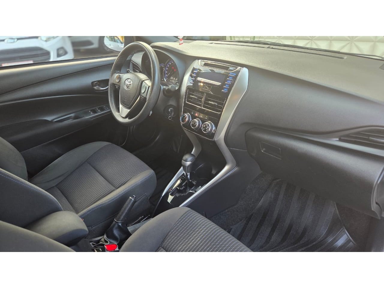 TOYOTA Yaris Sedan 1.5 16V 4P FLEX XL MULTIDRIVE AUTOMÁTICO CVT