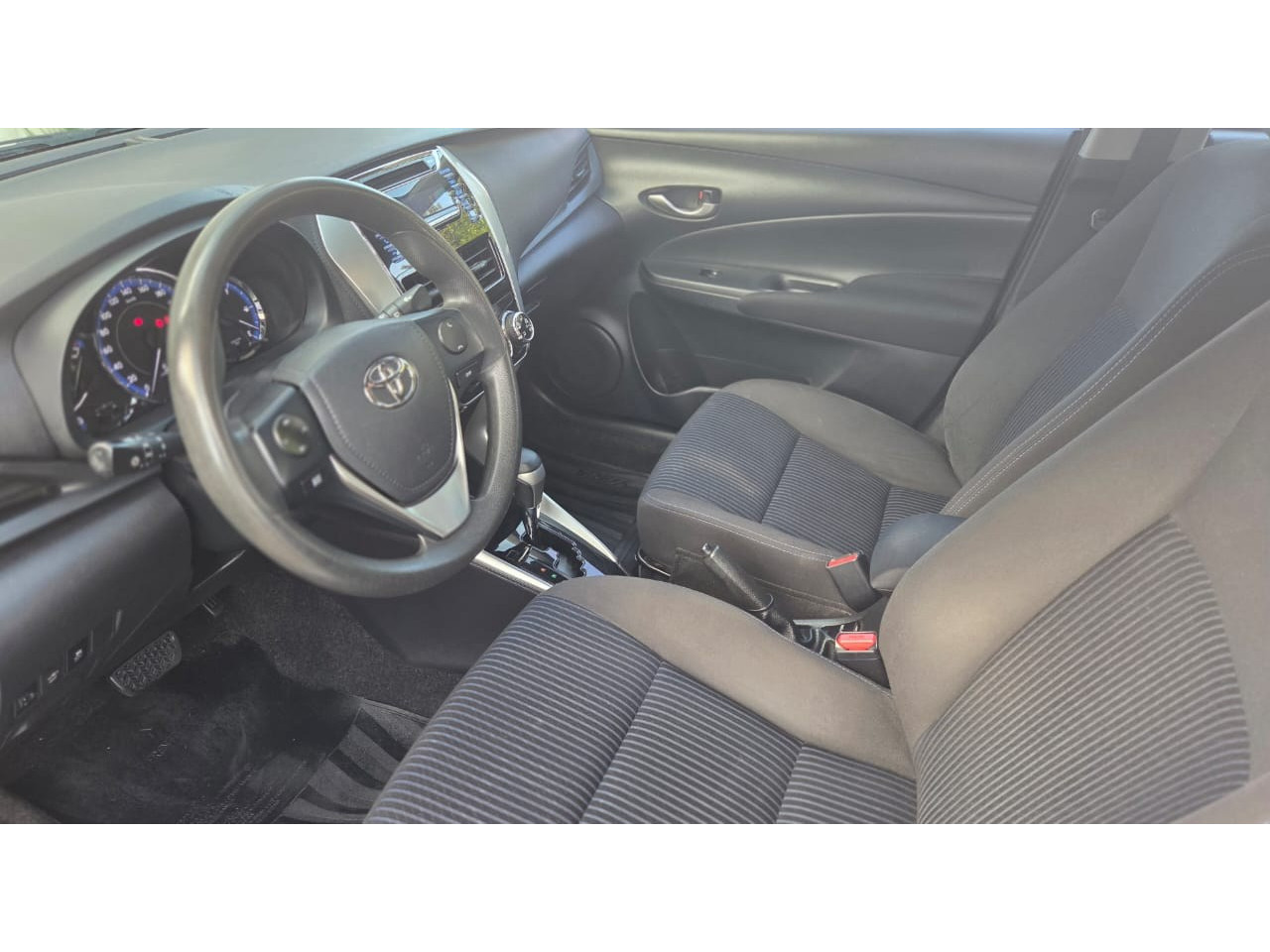 TOYOTA Yaris Sedan 1.5 16V 4P FLEX XL MULTIDRIVE AUTOMÁTICO CVT