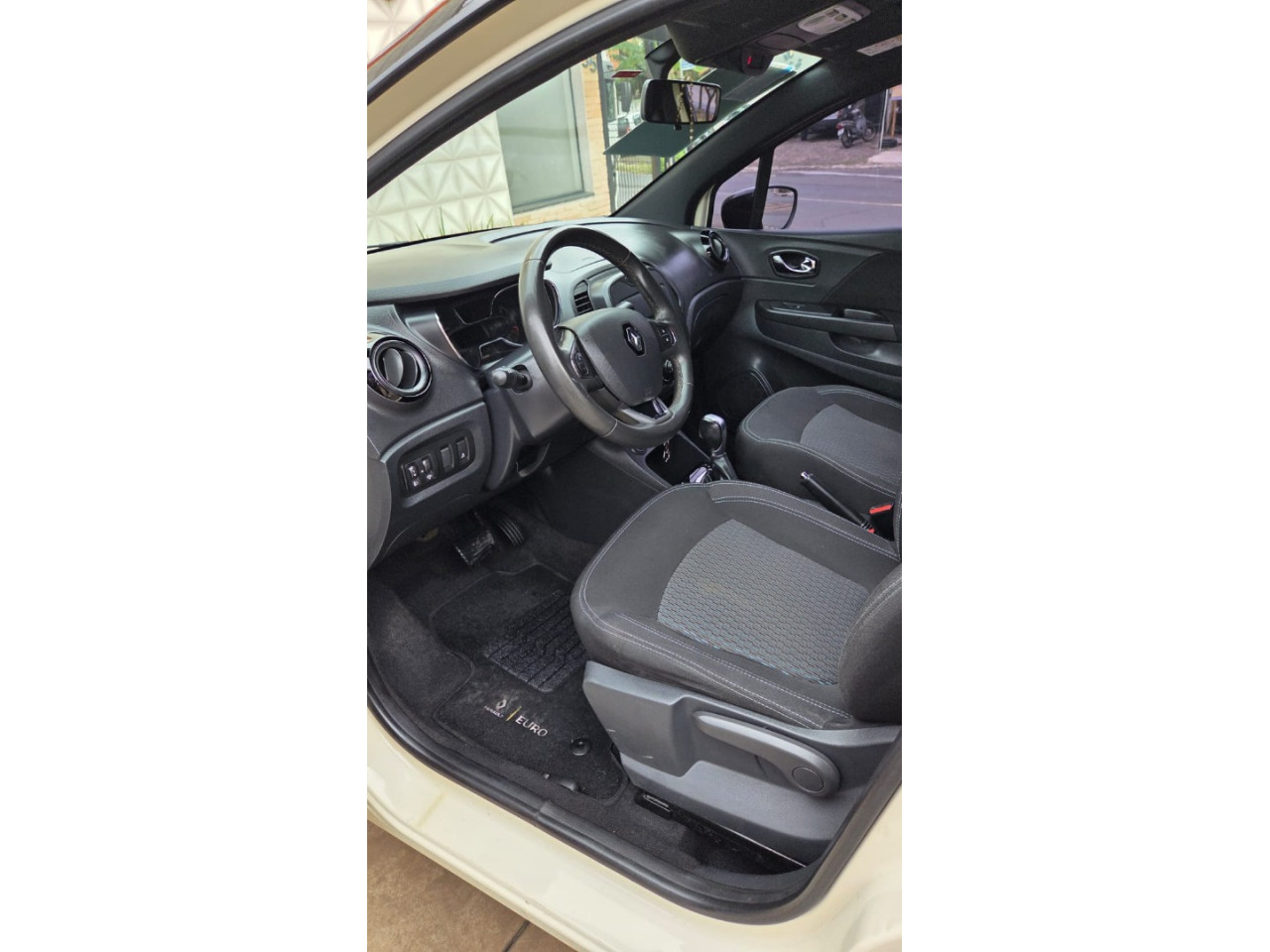 RENAULT Captur 1.6 16V 4P SCE ZEN X-TRONIC AUTOMÁTICO CVT
