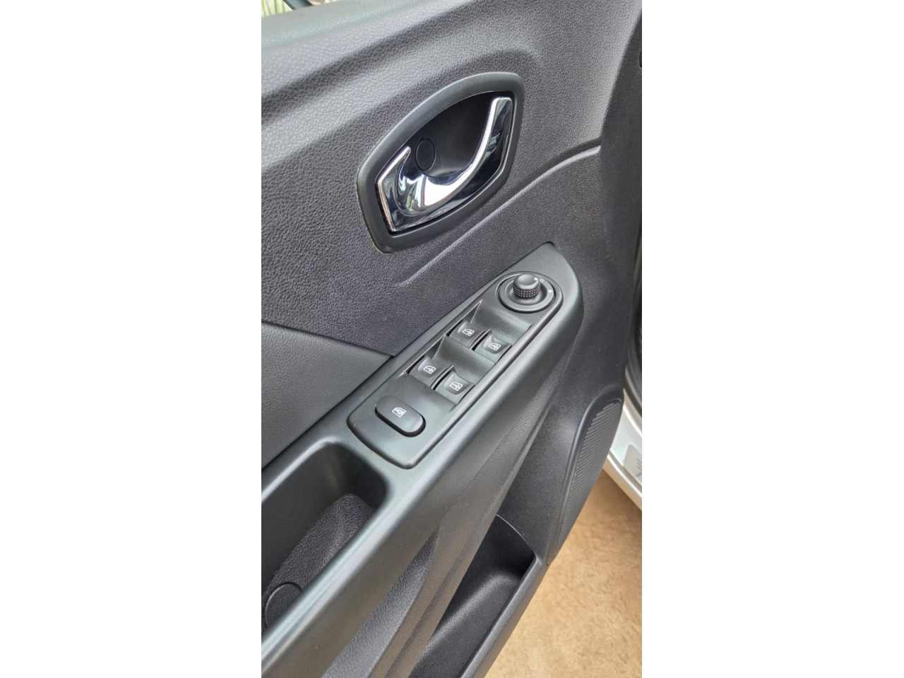 RENAULT Captur 1.6 16V 4P FLEX SCE LIFE X-TRONIC CVT