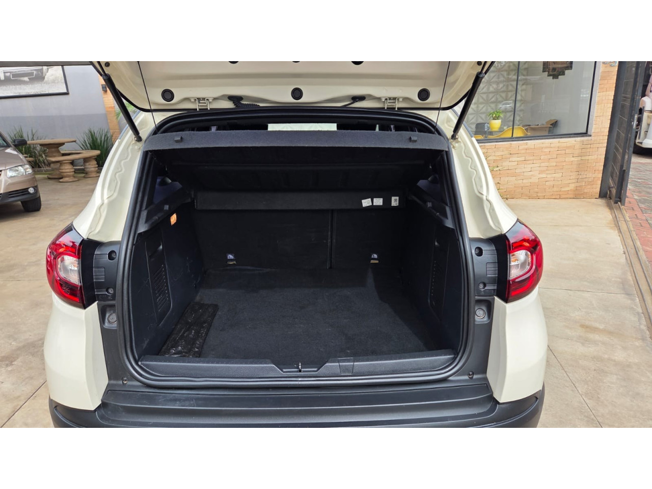 RENAULT Captur 1.6 16V 4P SCE ZEN X-TRONIC AUTOMÁTICO CVT