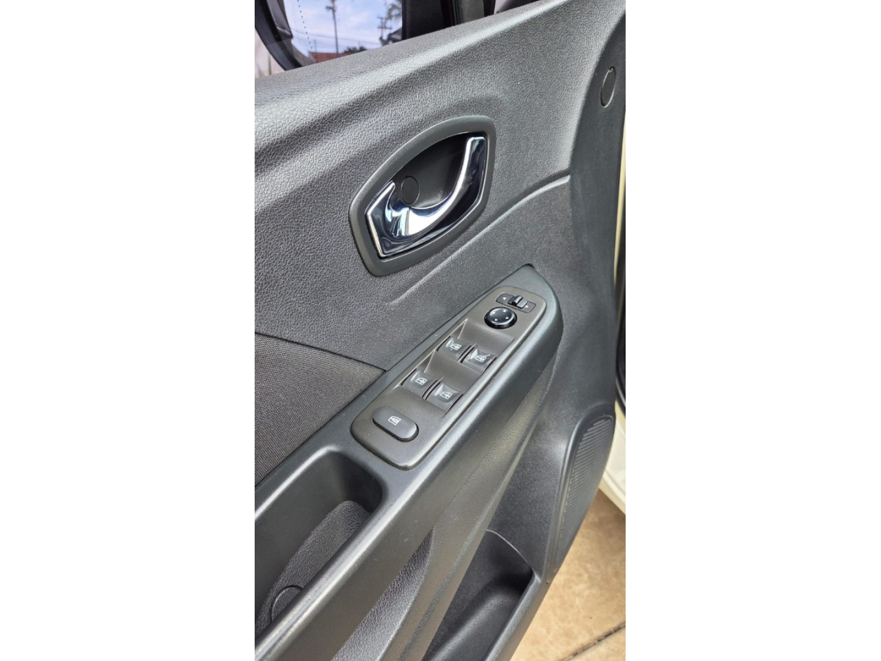 RENAULT Captur 1.6 16V 4P SCE ZEN X-TRONIC AUTOMÁTICO CVT