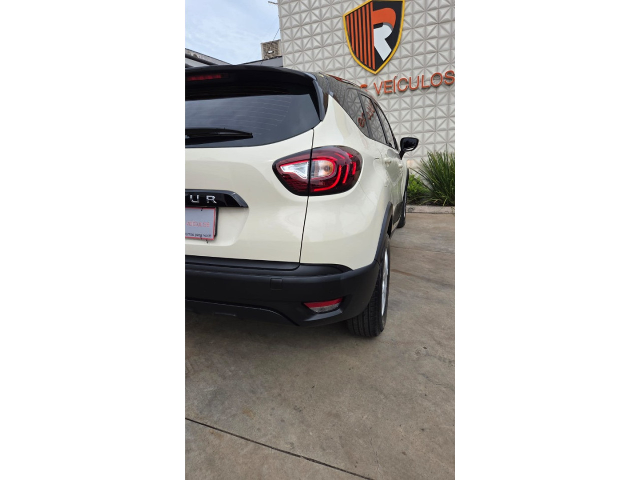 RENAULT Captur 1.6 16V 4P SCE ZEN X-TRONIC AUTOMÁTICO CVT