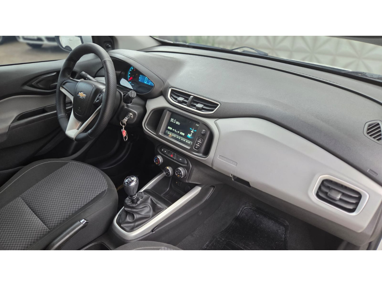 CHEVROLET Onix Hatch 1.0 4P FLEX LT