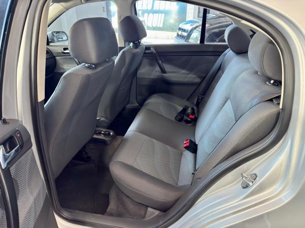 VOLKSWAGEN Polo Sedan 1.6 4P FLEX