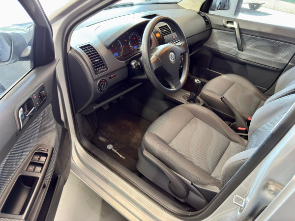 VOLKSWAGEN Polo Sedan 1.6 4P FLEX