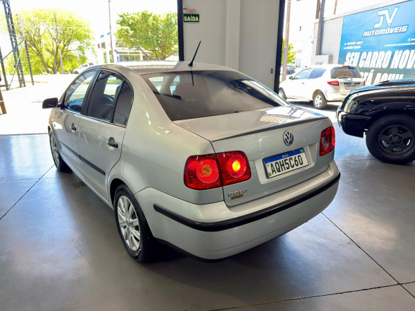 VOLKSWAGEN Polo Sedan 1.6 4P FLEX