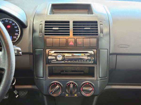 VOLKSWAGEN Polo Sedan 1.6 4P FLEX