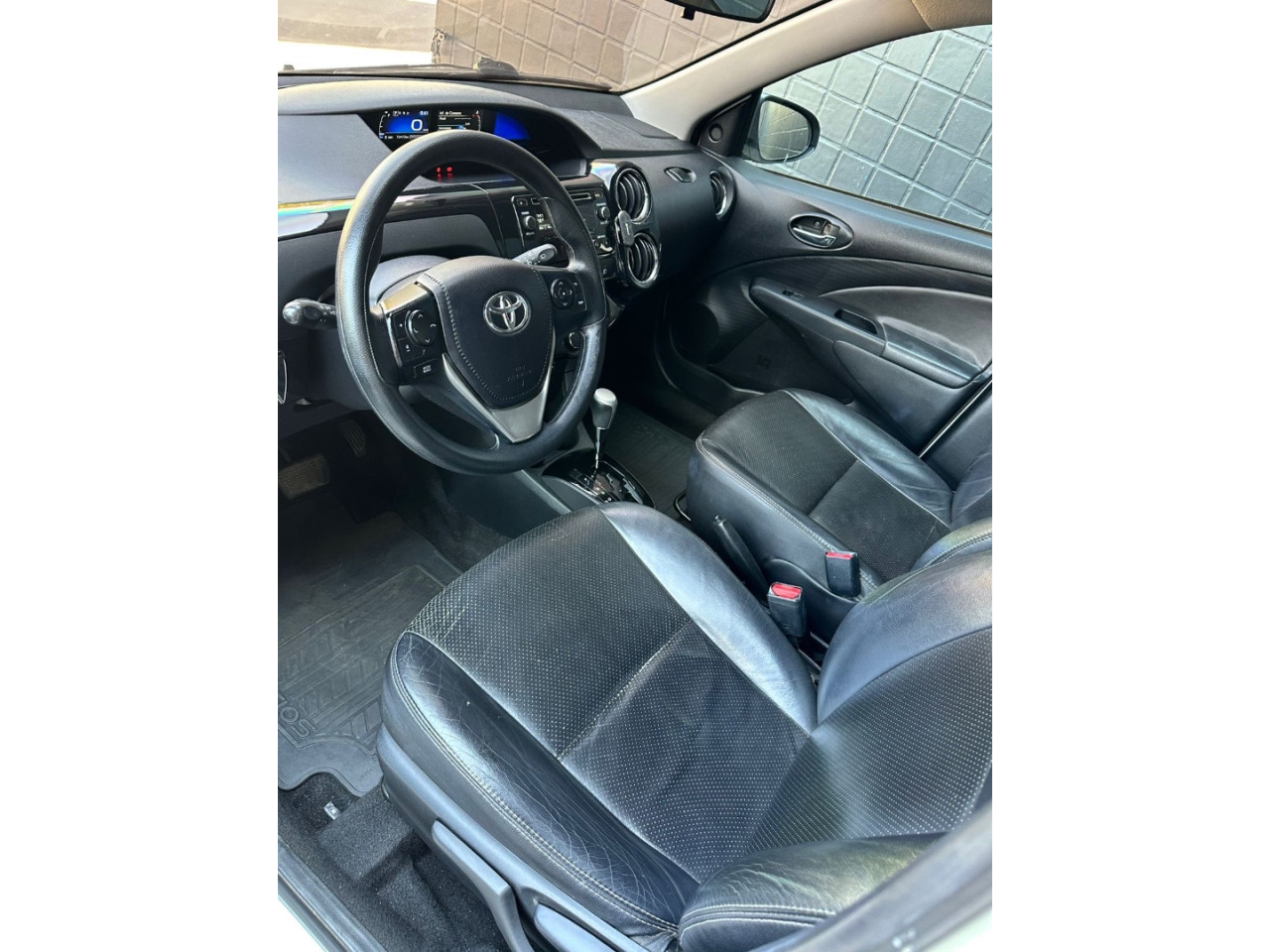 Etios Hatch 1.3 16V 4P FLEX X AUTOMÁTICO