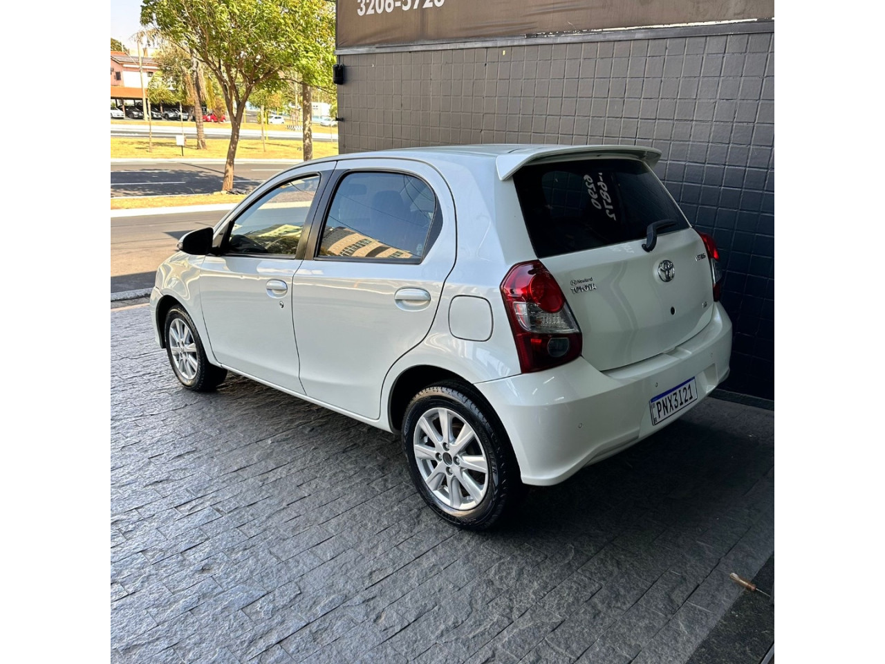 Etios Hatch 1.3 16V 4P FLEX X AUTOMÁTICO