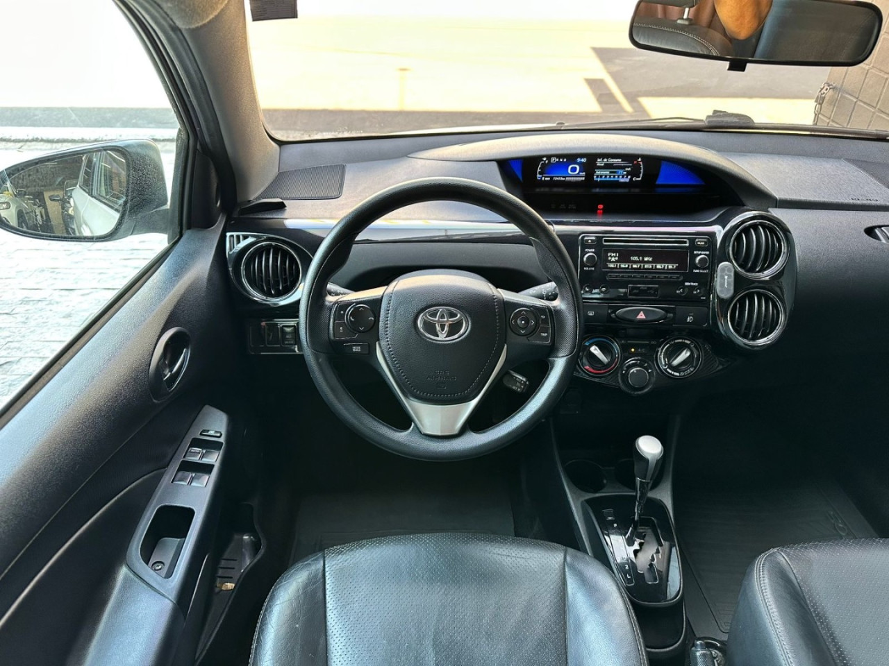 Etios Hatch 1.3 16V 4P FLEX X AUTOMÁTICO