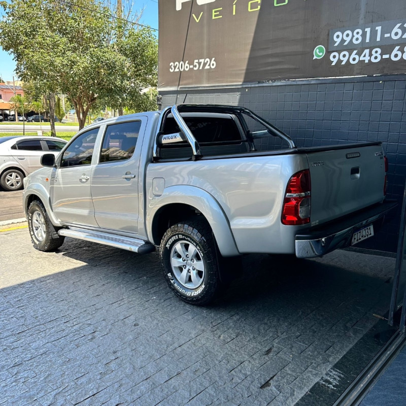 TOYOTA Hilux Caminhonete 2.7 16V 4P SR CABINE DUPLA AUTOMÁTICO