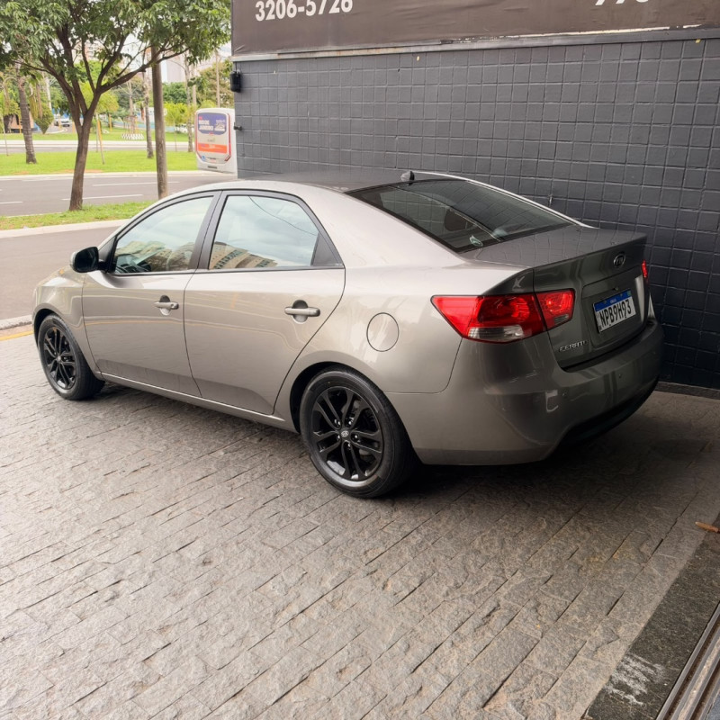 KIA Cerato Sedan 1.6 16V 4P EX AUTOMÁTICO