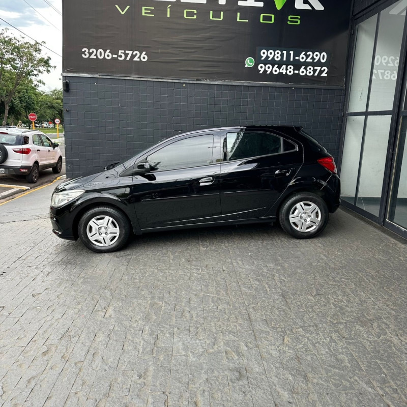 CHEVROLET Onix Hatch 1.0 4P FLEX LS