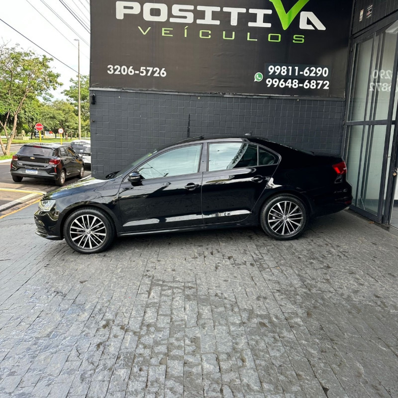 VOLKSWAGEN Jetta 2.0 4P CONFORTLINE TIPTRONIC AUTOMÁTICO