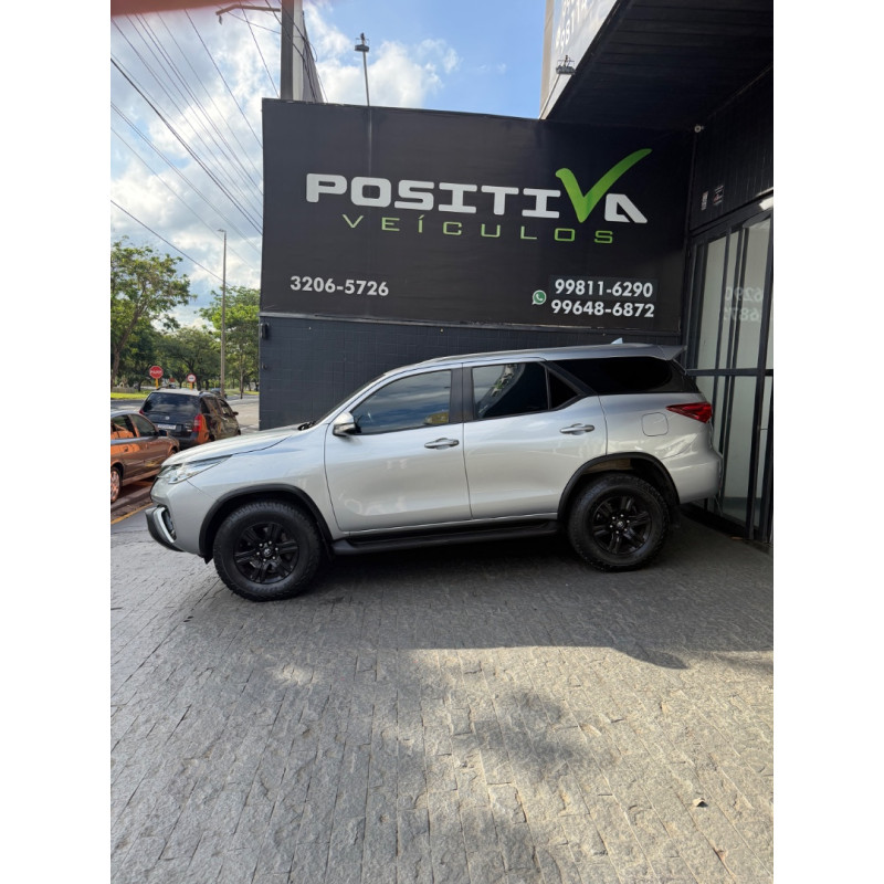 TOYOTA Hilux SW4 2.7 16V 4P SR FLEX AUTOMÁTICO