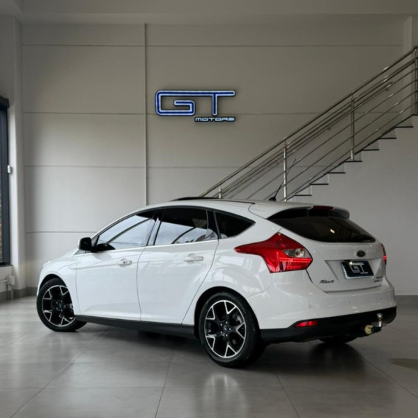 FORD Focus Hatch 2.0 16V 4P FLEX TITANIUM POWERSHIFT AUTOMÁTICO