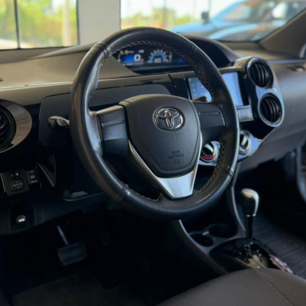 TOYOTA Etios Hatch 1.3 16V 4P FLEX X AUTOMÁTICO