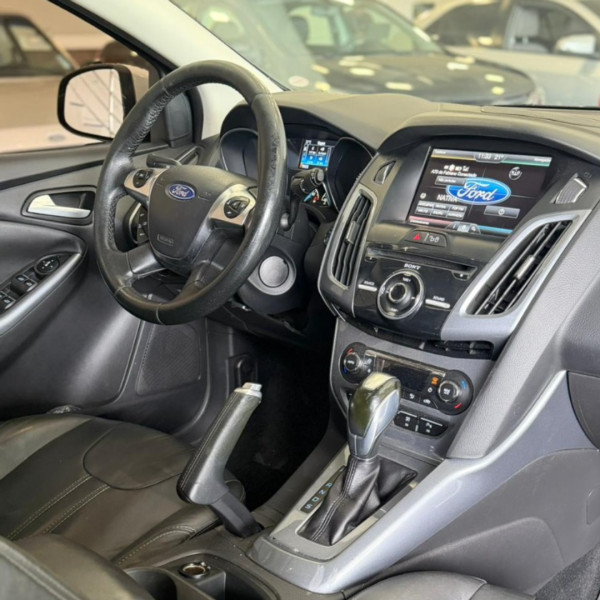 FORD Focus Hatch 2.0 16V 4P FLEX TITANIUM POWERSHIFT AUTOMÁTICO