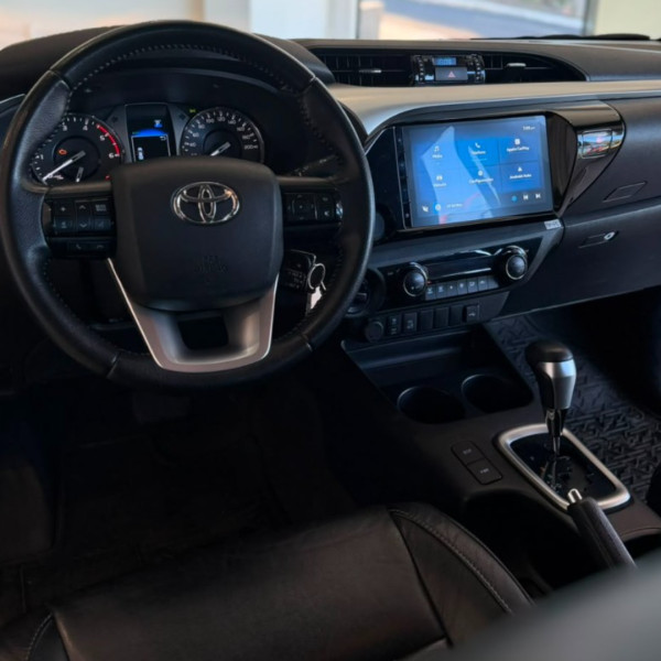 TOYOTA Hilux Caminhonete 2.8 16V 4P SR 4X4 DIESEL CABINE DUPLA AUTOMÁTICO