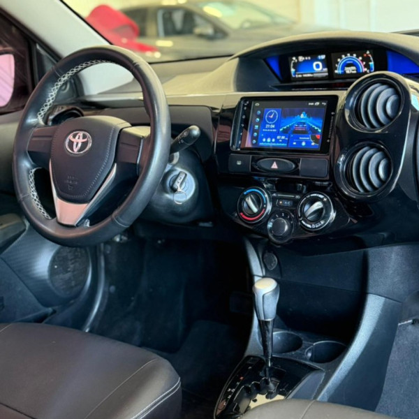 TOYOTA Etios Hatch 1.3 16V 4P FLEX X AUTOMÁTICO