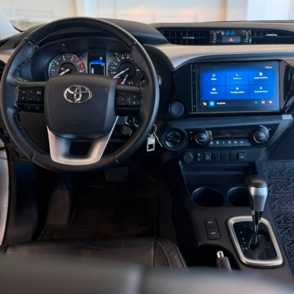 TOYOTA Hilux Caminhonete 2.8 16V 4P SR 4X4 DIESEL CABINE DUPLA AUTOMÁTICO