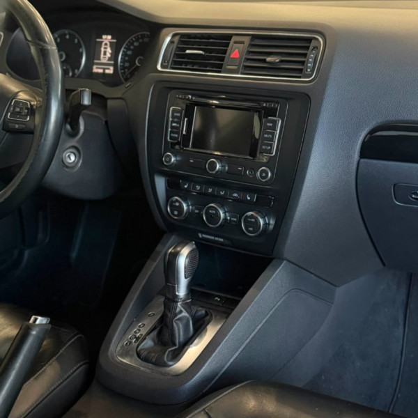 VOLKSWAGEN Jetta 2.0 4P TSI HIGHLINE 211 CV AUTOMÁTICO