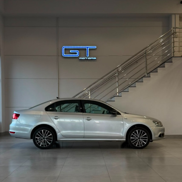 VOLKSWAGEN Jetta 2.0 4P TSI HIGHLINE 211 CV AUTOMÁTICO