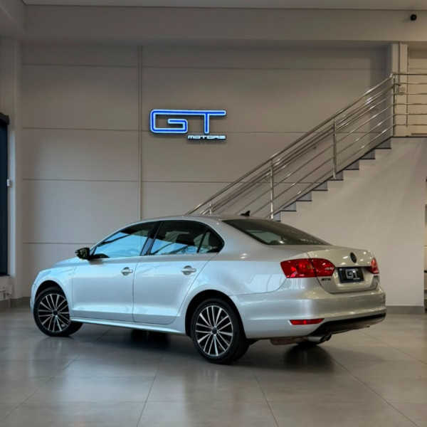 VOLKSWAGEN Jetta 2.0 4P TSI HIGHLINE 211 CV AUTOMÁTICO