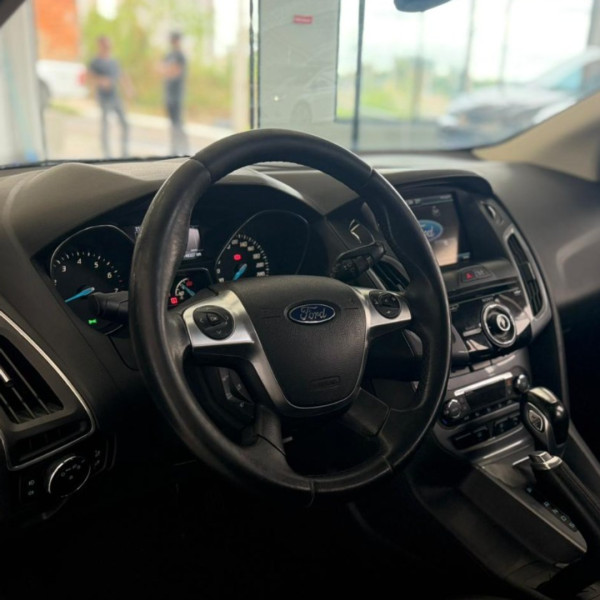 FORD Focus Hatch 2.0 16V 4P FLEX TITANIUM POWERSHIFT AUTOMÁTICO