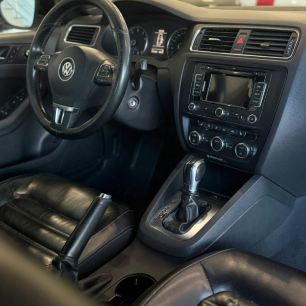 VOLKSWAGEN Jetta 2.0 4P TSI HIGHLINE 211 CV AUTOMÁTICO
