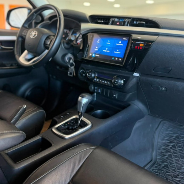 TOYOTA Hilux Caminhonete 2.8 16V 4P SR 4X4 DIESEL CABINE DUPLA AUTOMÁTICO