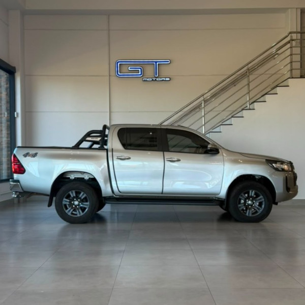 TOYOTA Hilux Caminhonete 2.8 16V 4P SR 4X4 DIESEL CABINE DUPLA AUTOMÁTICO