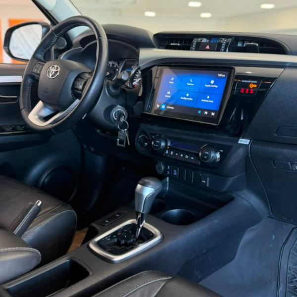 TOYOTA Hilux Caminhonete 2.8 16V 4P SR 4X4 DIESEL CABINE DUPLA AUTOMÁTICO