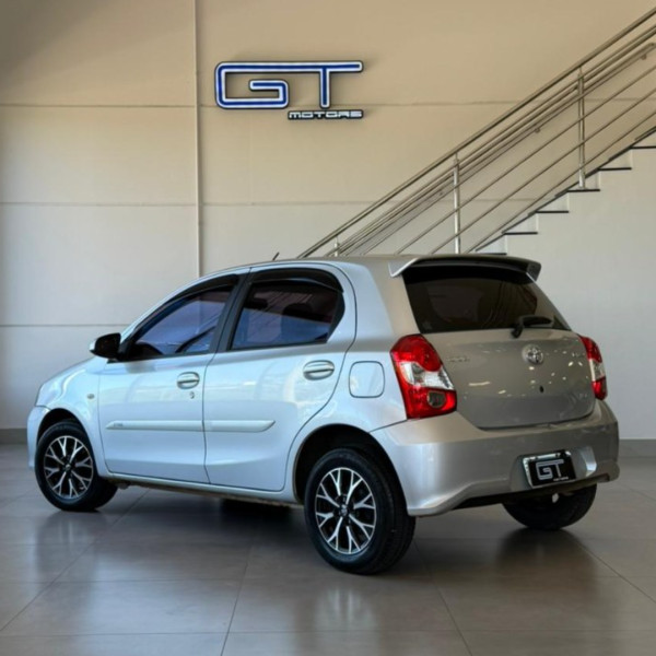 TOYOTA Etios Hatch 1.3 16V 4P FLEX X AUTOMÁTICO