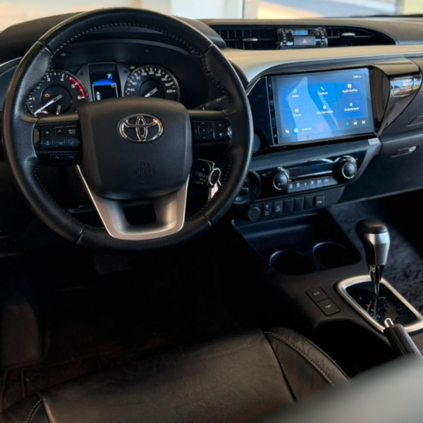 TOYOTA Hilux Caminhonete 2.8 16V 4P SR 4X4 DIESEL CABINE DUPLA AUTOMÁTICO