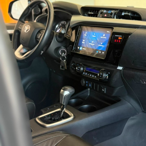 TOYOTA Hilux Caminhonete 2.8 16V 4P SR 4X4 DIESEL CABINE DUPLA AUTOMÁTICO