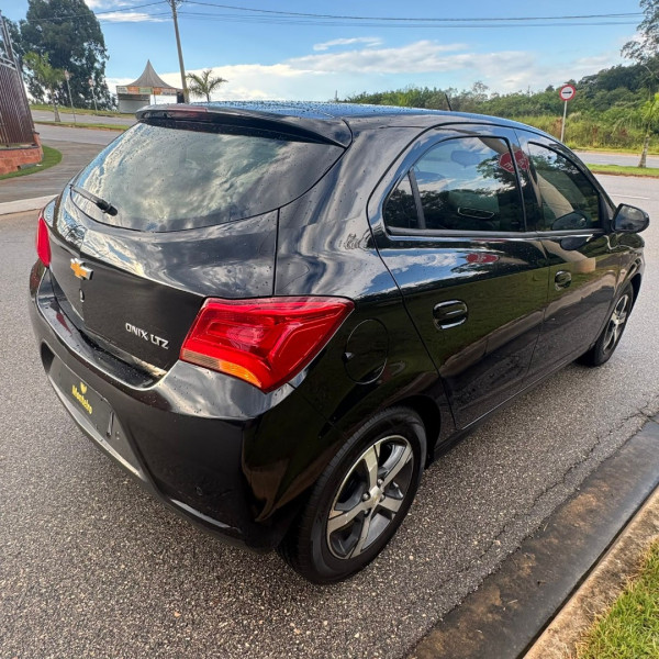CHEVROLET Onix Hatch 1.4 4P FLEX LTZ AUTOMÁTICO