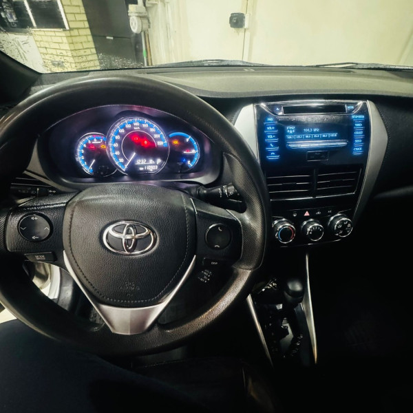 TOYOTA Yaris Hatch 1.5 16V 4P FLEX XL MULTIDRIVE AUTOMÁTICO CVT
