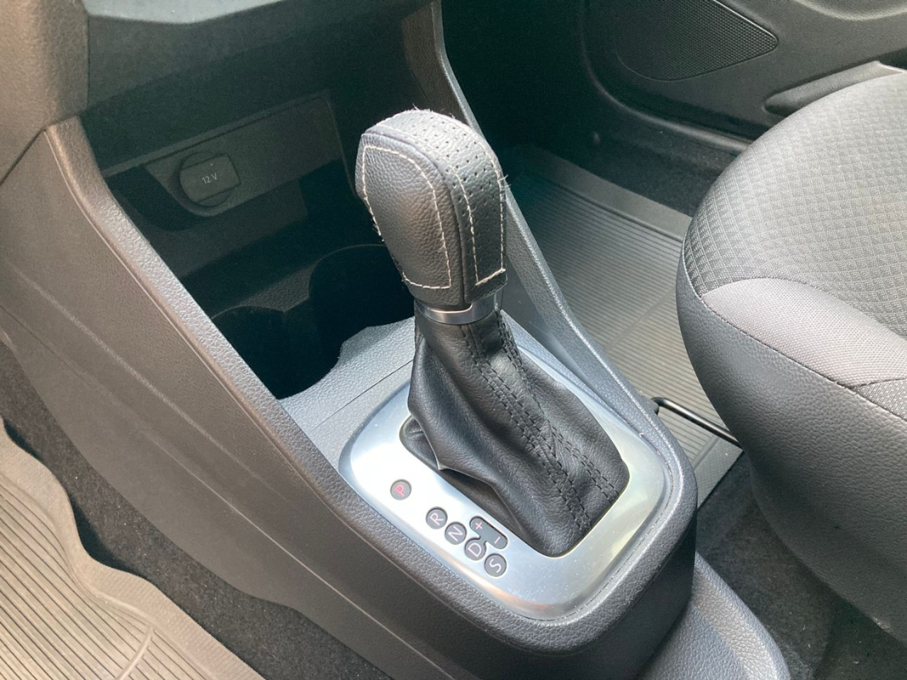 Voyage 1.6 4P FLEX AUTOMÁTICO