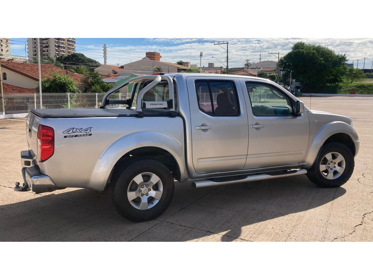 Frontier 2.5 XE 4X4 TURBO DIESEL CABINE DUPLA