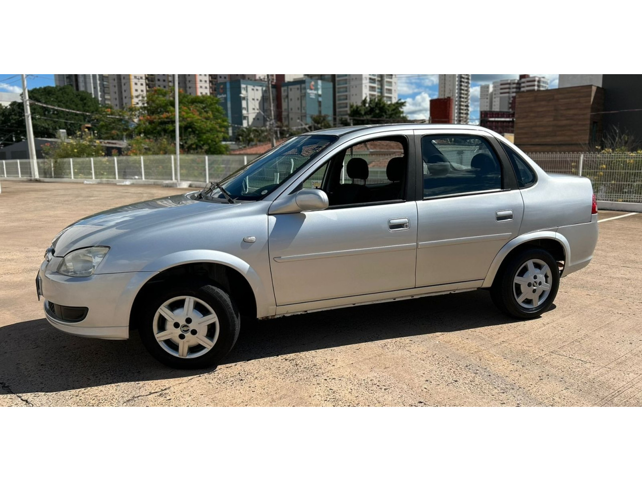 Classic Sedan 1.0 4P VHCE FLEX LS